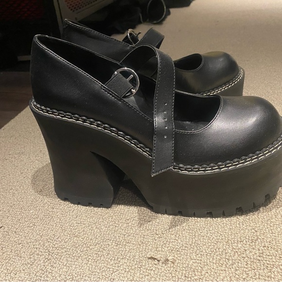 Delia’s creeper heels - Picture 4 of 7